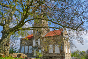Haus in einer historischen Burg auf dem Isenberg bei Hattingen