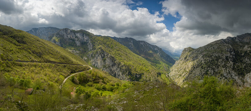 Panoramic view from Oce&ntilde;o in the Picos de Europa