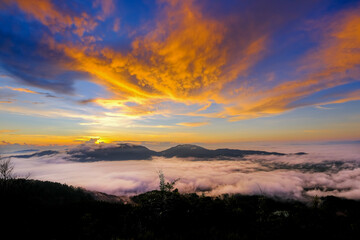 Fototapeta na wymiar Amazing sunrise and cloud with mountains