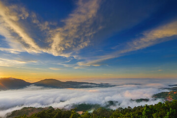 Fototapeta na wymiar Amazing sunrise and cloud with mountains