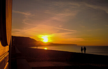 Obraz premium sunset on the beach, Etretat