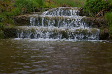 Obraz premium Bach mir Wasserfall in der Natur 
