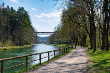 Isarkanal München bei Großhesseloher Brücke