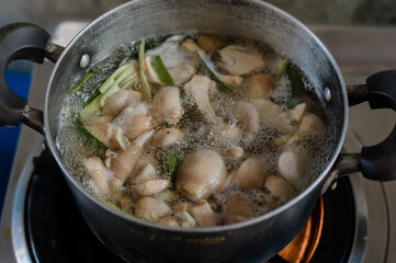 Tom Yum Kung, a method of making it in a Thai family house, is popular in every home.