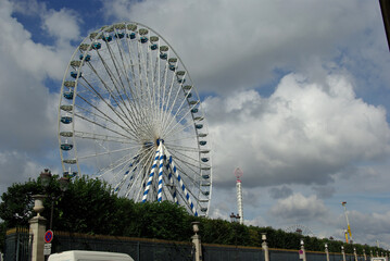 Grande roue aux Tuileries à Paris, France