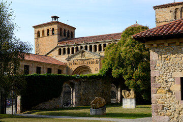 Obraz premium church of the Collegiate in Santillana Del Mar in Cantabria
