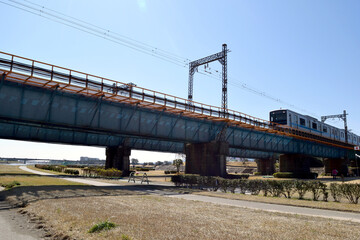 Naklejka premium 神奈川県松田 酒匂川 小田急線通過