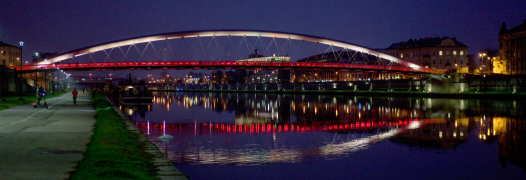 Nocny Krak&oacute;w nad Wisłą w noc 230 rocznicy uchwalenia Konstytucji 3-go Maja