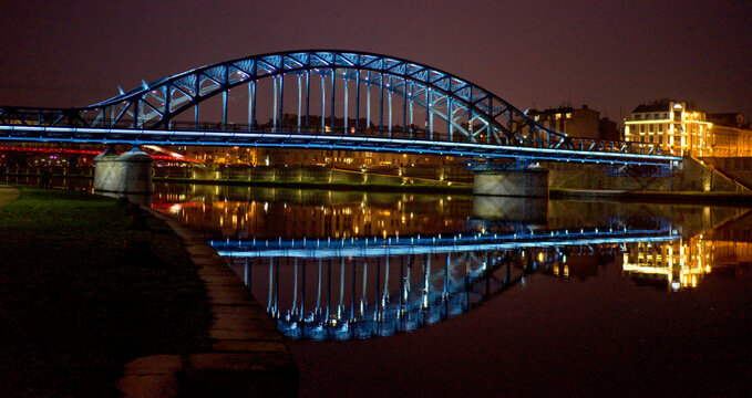 Nocny Krak&oacute;w nad Wisłą w noc 230 rocznicy uchwalenia Konstytucji 3-go Maja