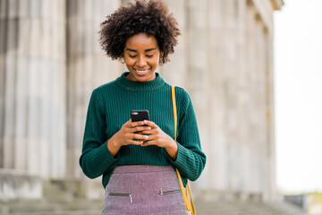 Business woman using her mobile phone outdoors.