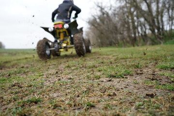 Kind auf Quad 