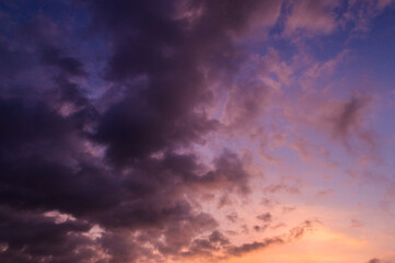 Obraz premium NUBES MORADAS