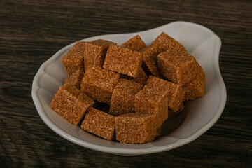 Cane sugar cubs in the bowl