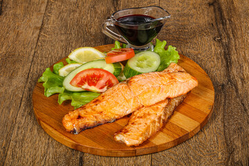 Grilled salmon served vegetables and lemon