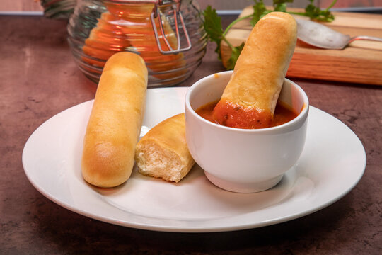 Breadsticks With Dipping Marinara Sauce