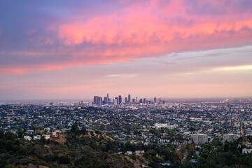 Downtown Los Angeles wolkenkrabbers bij zonsondergang