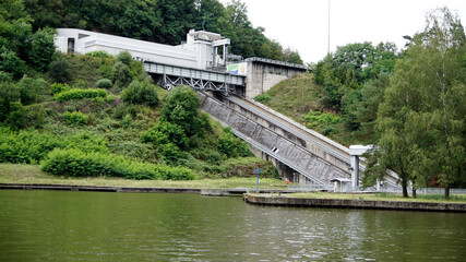 Fototapeta na wymiar Schiffshebewerk mit Schrägaufzug in Saint-Louis/Arzviller am Rhein-Marne-Kanal bei Nancy