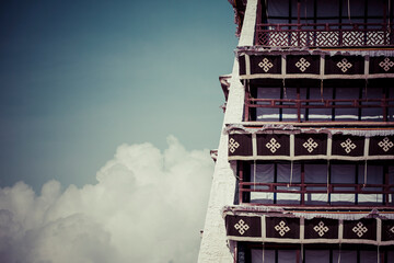 Historic home of the Dalai Lama, Lhasa, Tibet. An UNESCO World Heritage site. - obrazy, fototapety, plakaty
