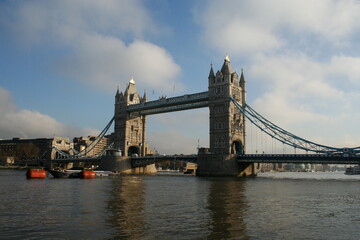 Fototapeta na wymiar tower bridge with thames river
