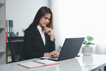 Business women working with laptop 