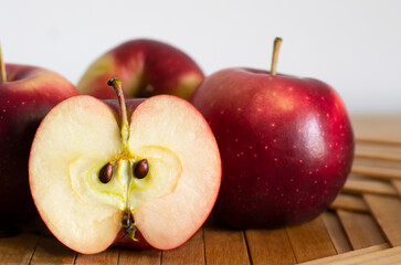 red apples