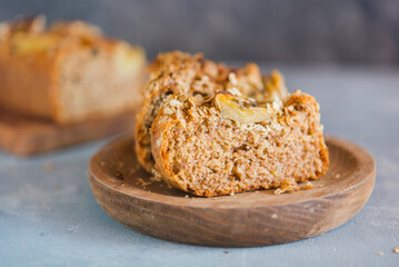 crunchy banana bread with cinnamon