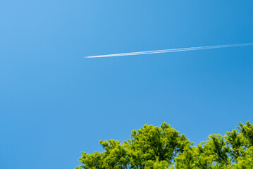 青空と飛行機雲