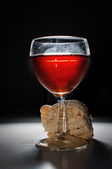 a glass of wine





#wine #bread #stilllife #colors #red #light