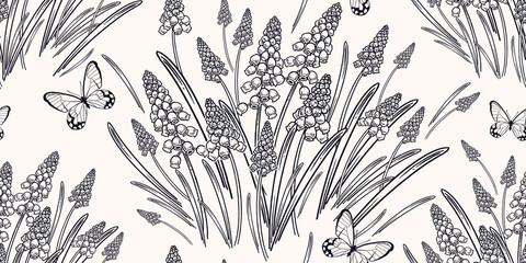 Blumen Muscari und Schmetterlinge. Nahtloses Muster. Vintage Frühlingshintergrund. Vektor © marinavorona