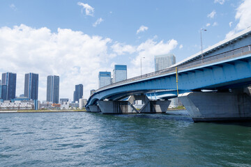 豊洲ふ頭から見た晴海ふ頭側のビル群と晴海大橋