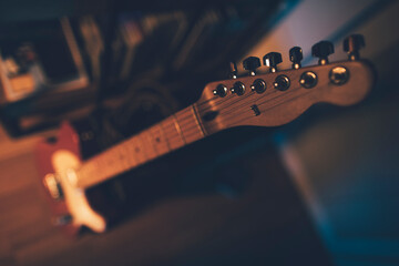 Selective focus of electric guitar head and tuning keys
