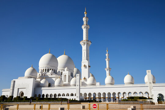Sheikh Zayed Mosque  entrance forbidden sign, UAW