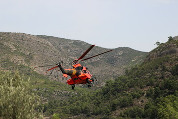 Fototapeta na wymiar helicóptero rescate