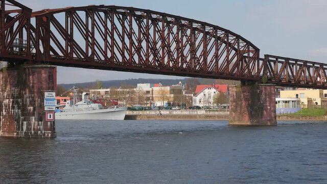 A beautiful shot of a bridge over the Weser river in Hameln, Germany