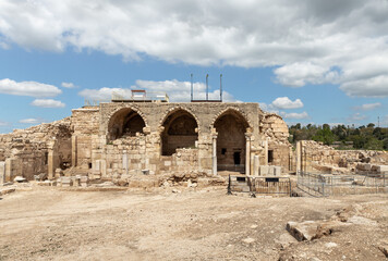 Obraz premium The remains of the church of St. Anne of the Byzantine period in the ruins of the Maresha city, at Beit Guvrin, near Kiryat Gat, in Israel