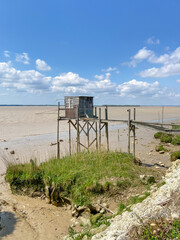 Carrelet (cabane de pêche) sur la Garonne, Gironde