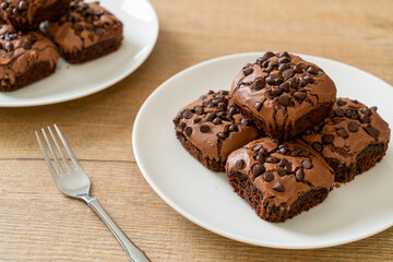 dark chocolate brownies topped by chocolate chips