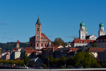 Obraz premium Der Dom St. Stephan und Stadtpfarrkirche St. Paul in Passau 