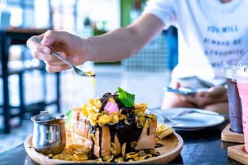 toast bread dessert and customers eating by spoons at the reastaurant.