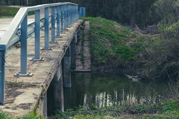 Fototapeta na wymiar concrete bridge over the river