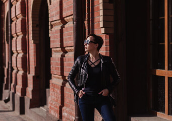  portrait brunette woman in sunglasses