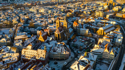 Mittelalterliche Stadt von Oben im Winter