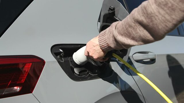 RECHARGE DE VOITURE ÉLECTRIQUE