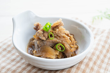 牛肉と玉ねぎの煮付け
