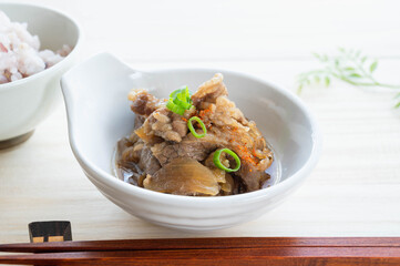 牛肉と玉ねぎの煮付け