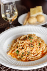 パスタ（マファルディーネ）　ワイン　グリッシーニ