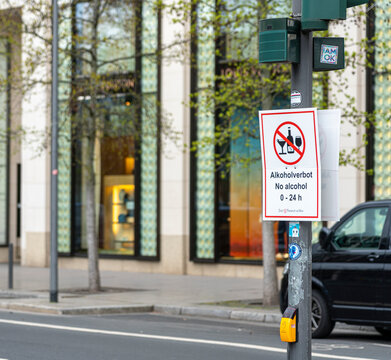 Hinweisschilder am Goetheplatz in Frankfurt