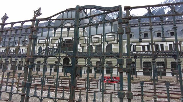 Estaci&oacute;n internacional de Canfranc en Huesca, Espa&ntilde;a