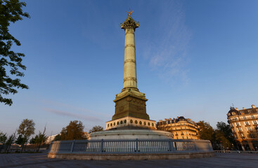 The July Column on Bastille square in Paris, France. - obrazy, fototapety, plakaty