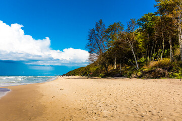 Panorama na piaszczystą plażę morza Bałtyckiego Poddąbie Dębina Orzechowo Ustka